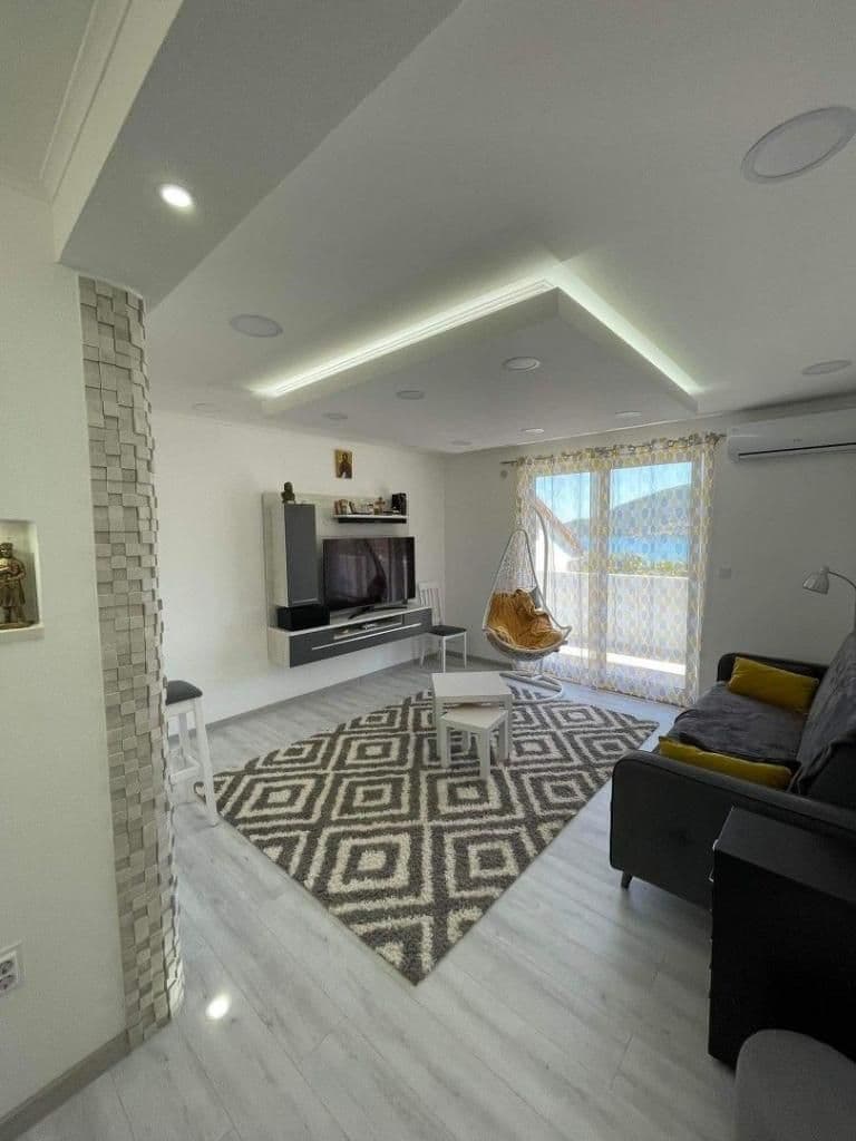 2-Bedroom Apartment in Igalo