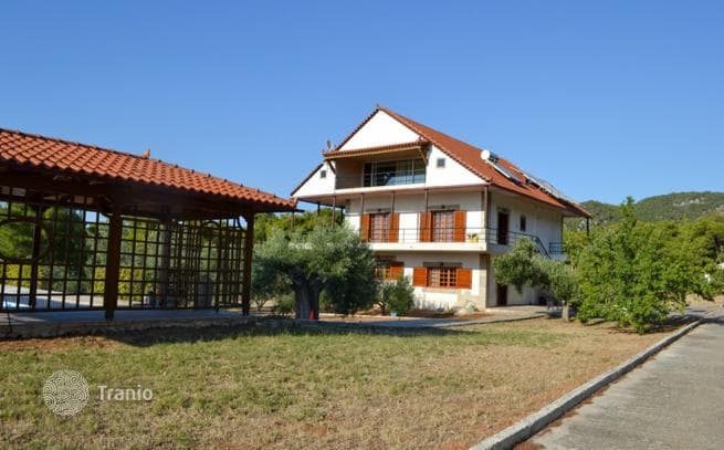 3-Bedroom Villa with Private Pool and Sports Court in Loutraki, Peloponnese, photo 4