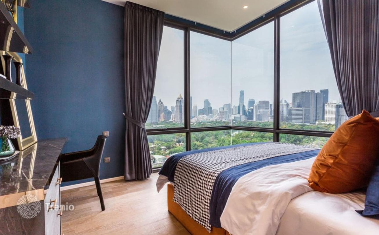 2-Bedroom Condo in Pathum Wan, Bangkok