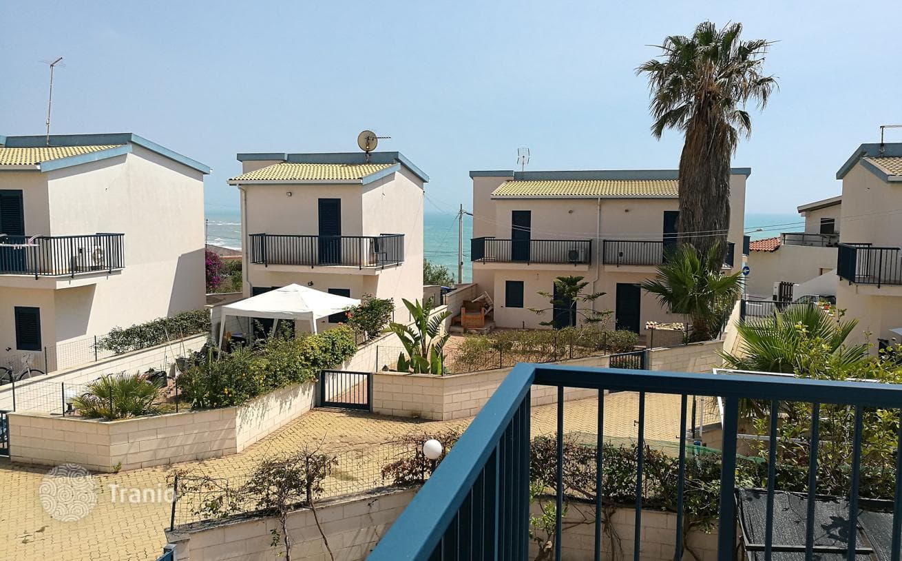 2-Bedroom House Steps from the Sea in Scoglitti, Sicily, photo 2