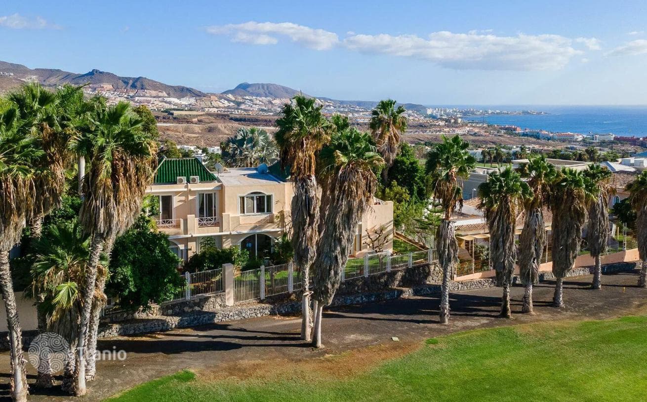 6-Bedroom Villa with Heated Pool and Sea View in La Caleta, Tenerife, photo 2