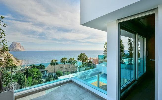 3-Bedroom Luxury Villa with Pool and Spa in Calpe