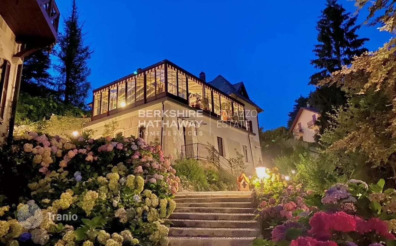 12-Bedroom Villa in Brunate, Como, photo 3