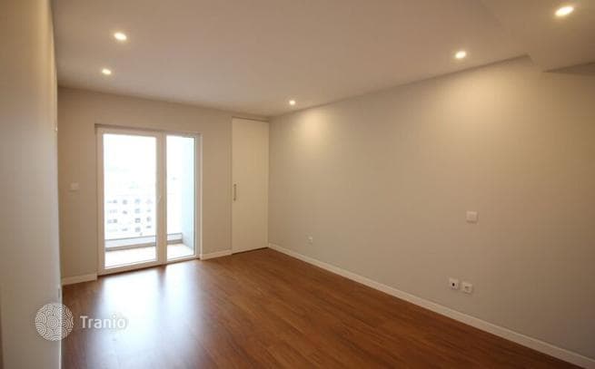 2-Bedroom Apartment with Balconies in Cascais, photo 2
