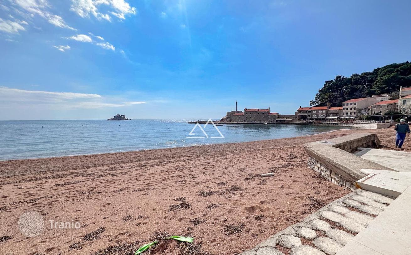 2-Bedroom Apartment Second Line from the Beach in Petrovac, photo 3