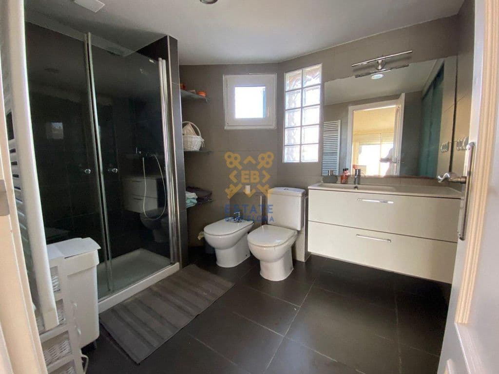 4-Bedroom Townhouse in Barcelona, photo 3