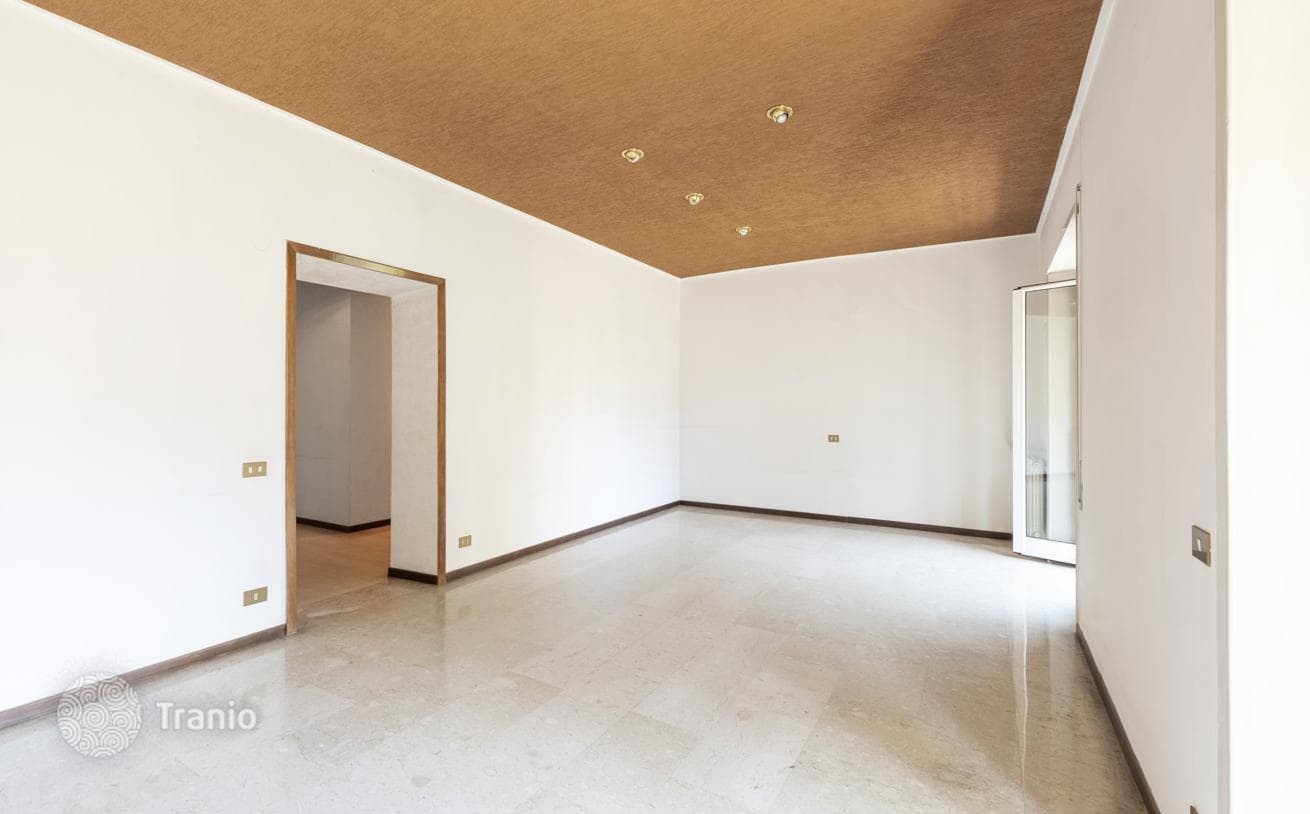 3-Bedroom Apartment in Rome, Italy, photo 3