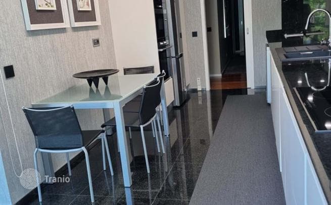 2-Bedroom Apartment with Pool and Garage in Funchal, photo 2