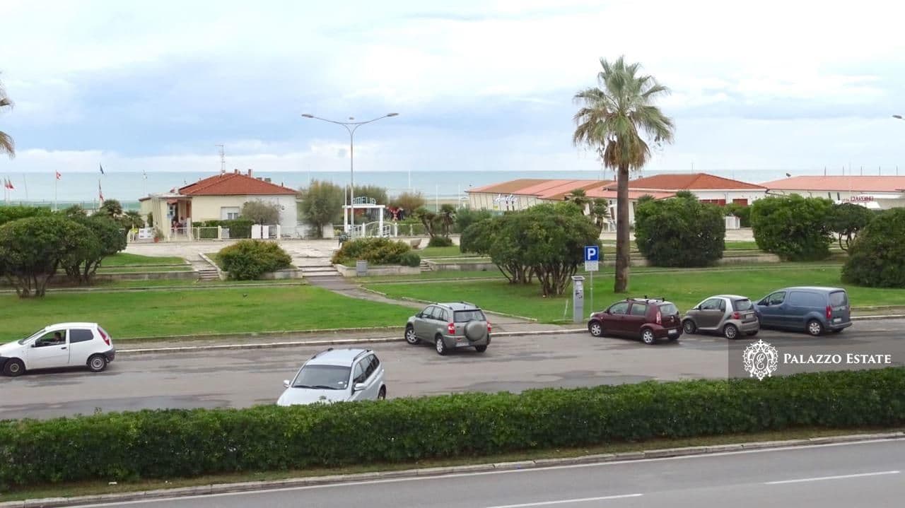 3-Bedroom Apartment in Viareggio, photo 3