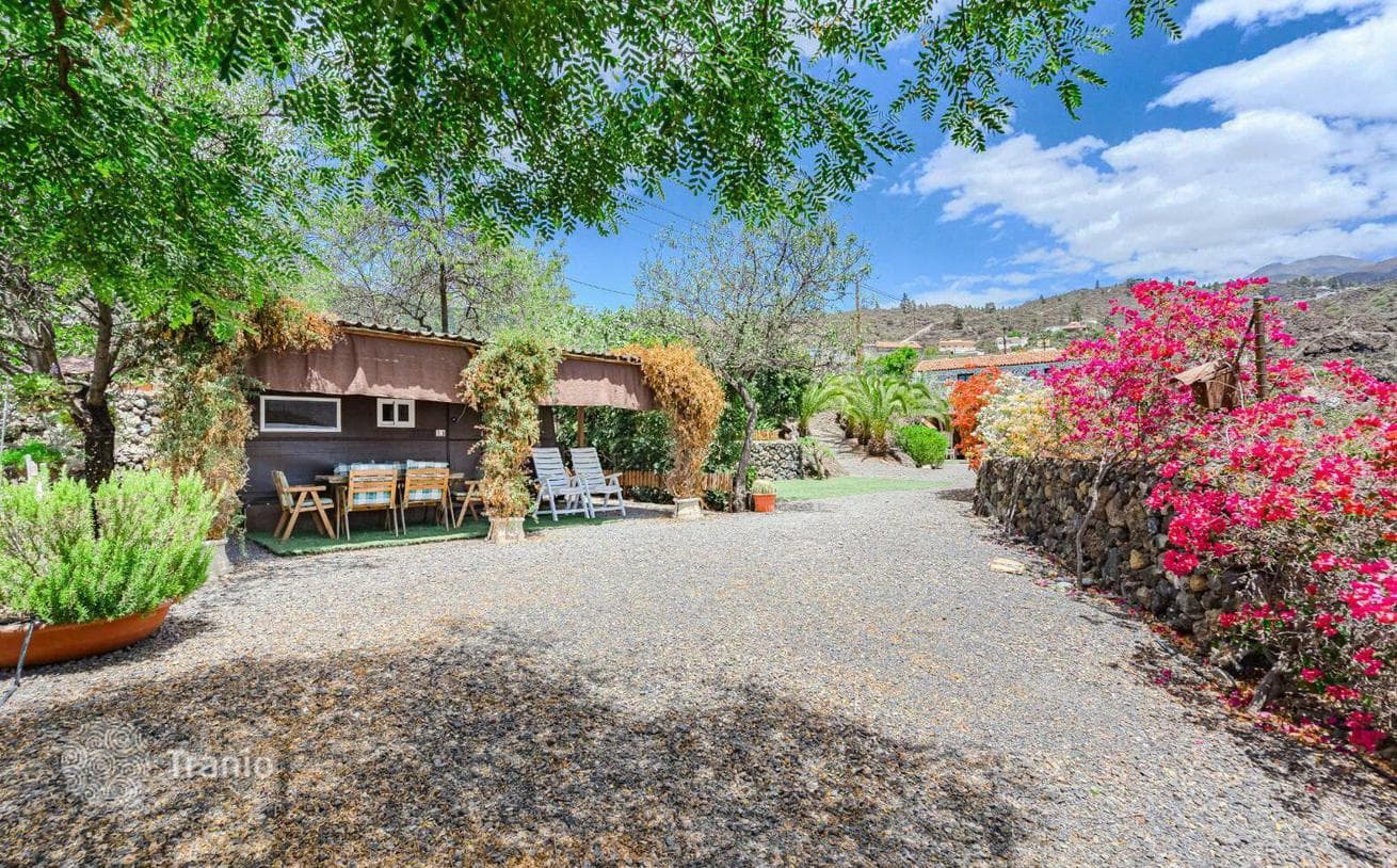 Furnished 3-Bedroom House with Large Plot in Gia de Isora, Tenerife