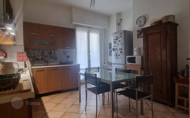 3-Bedroom Apartment in Florence, Italy, photo 3