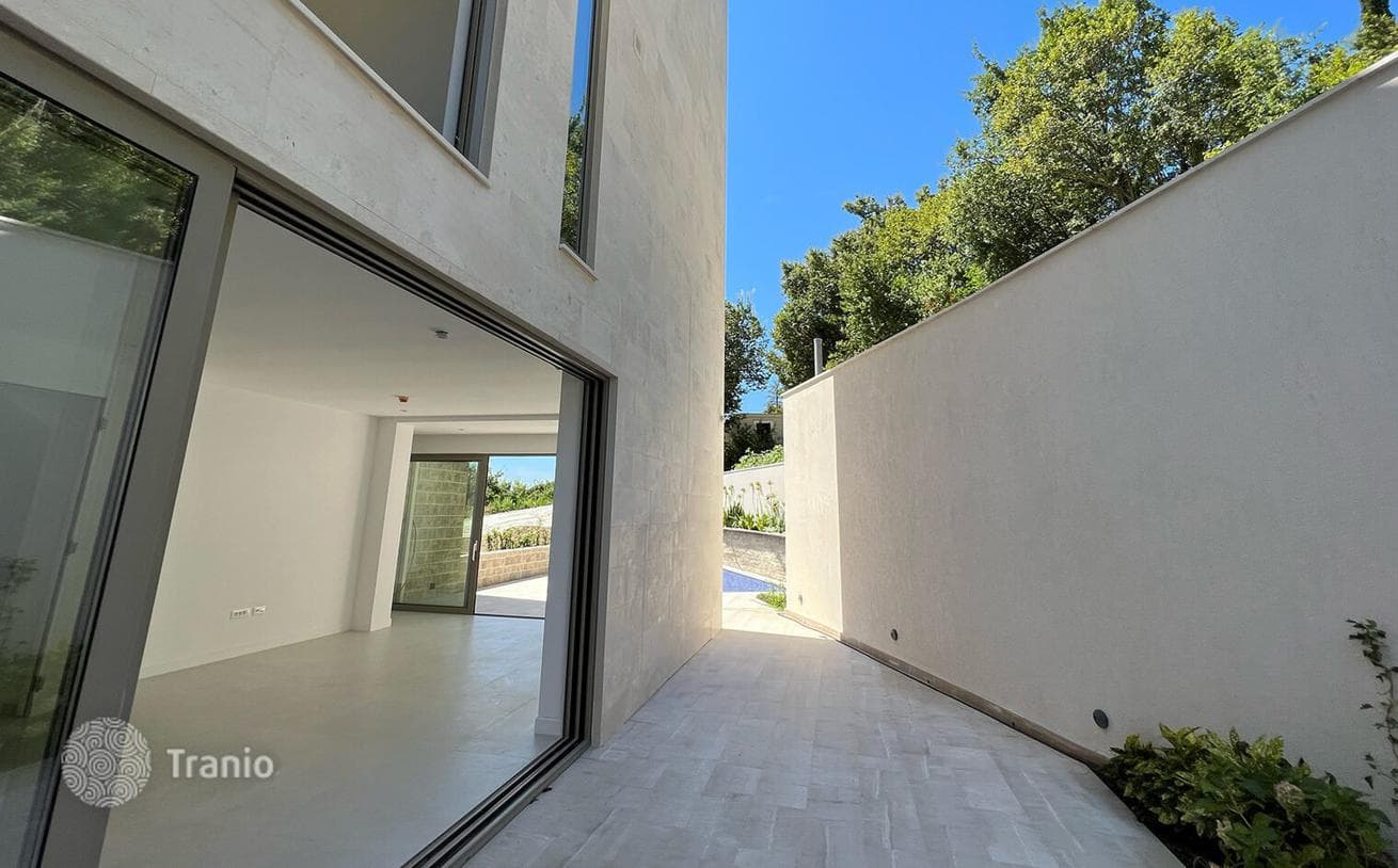2-Bedroom Villa with Private Pool in Lastva, Tivat, photo 2