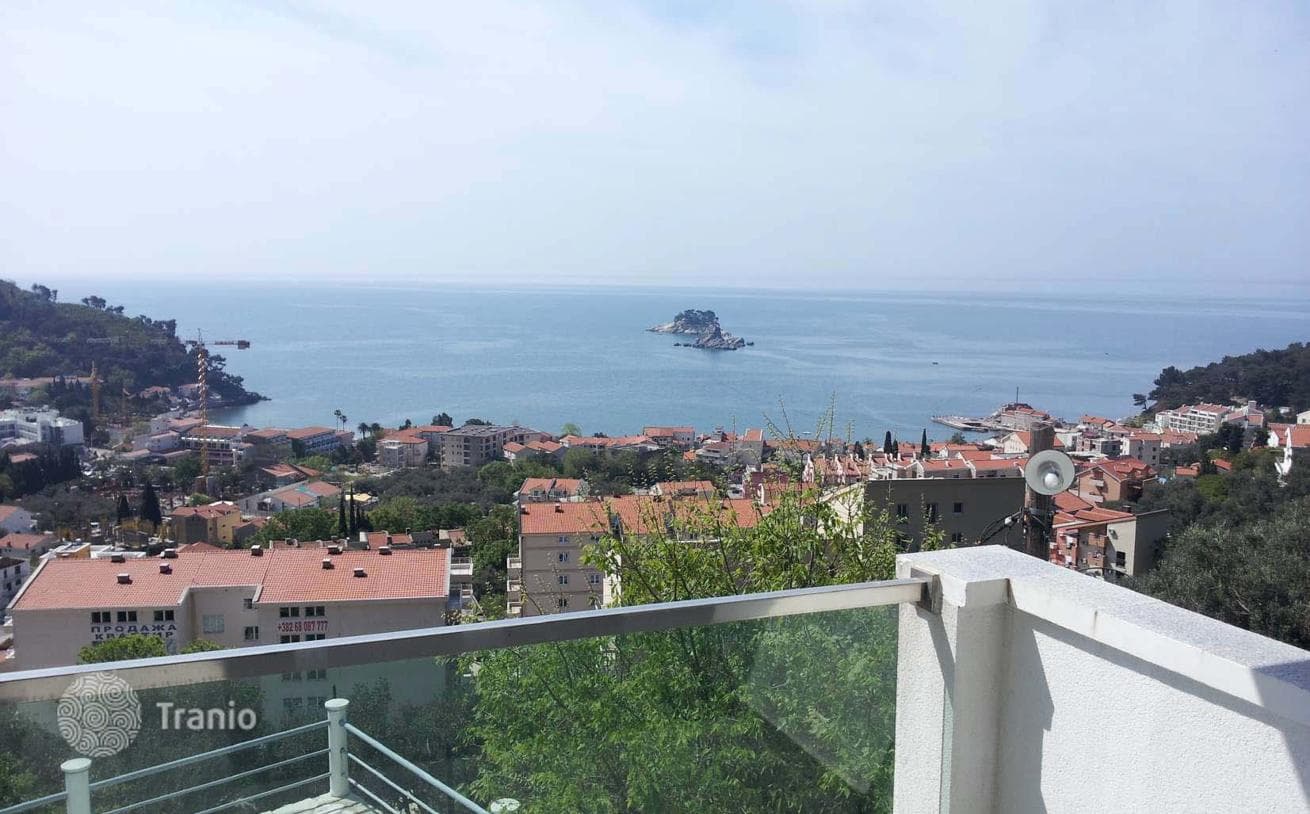 Трёхкомнатная квартира с видом на море в Петроваце, Будва, Черногория