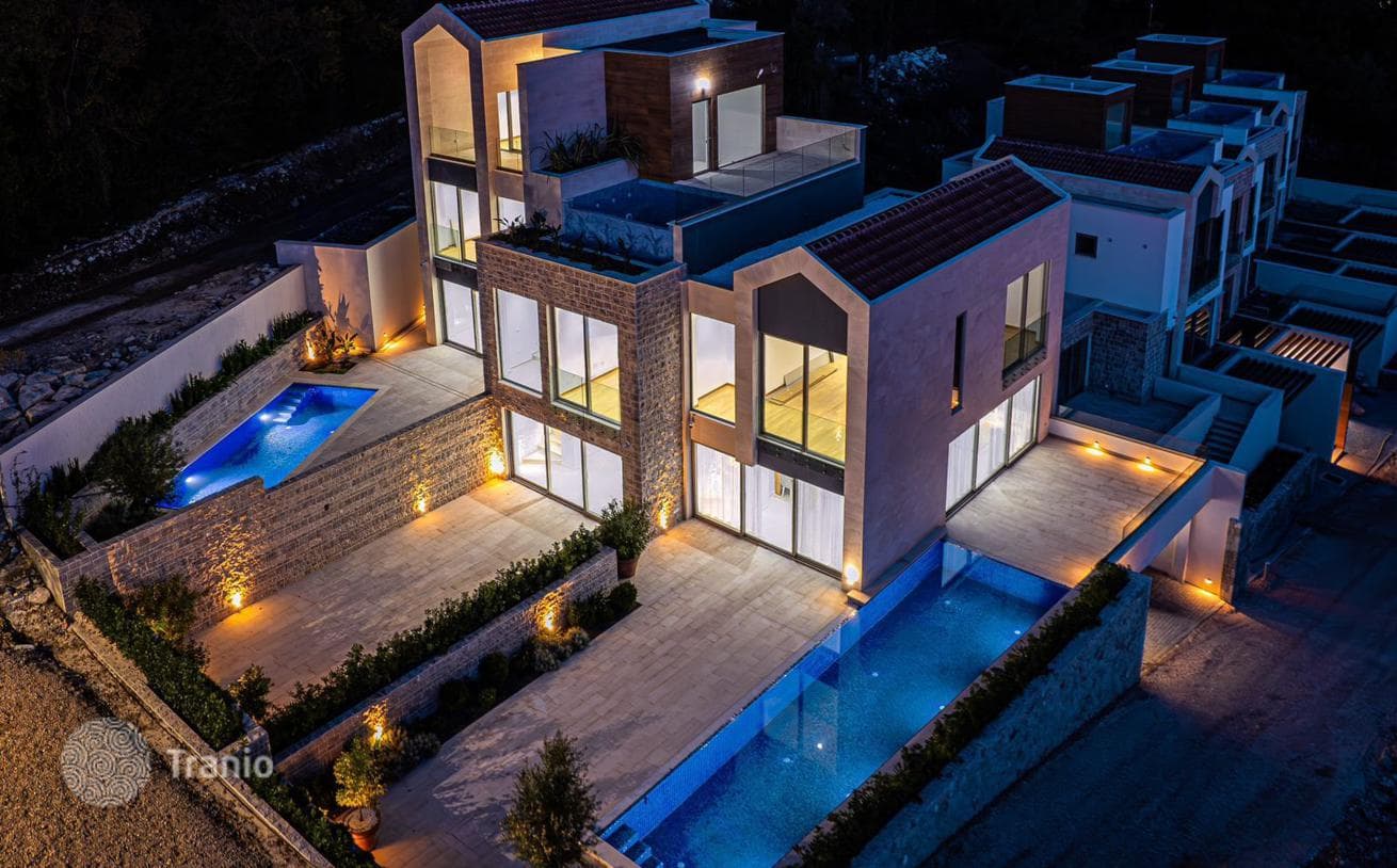 2-Bedroom Villa with Private Pool in Lastva, Tivat