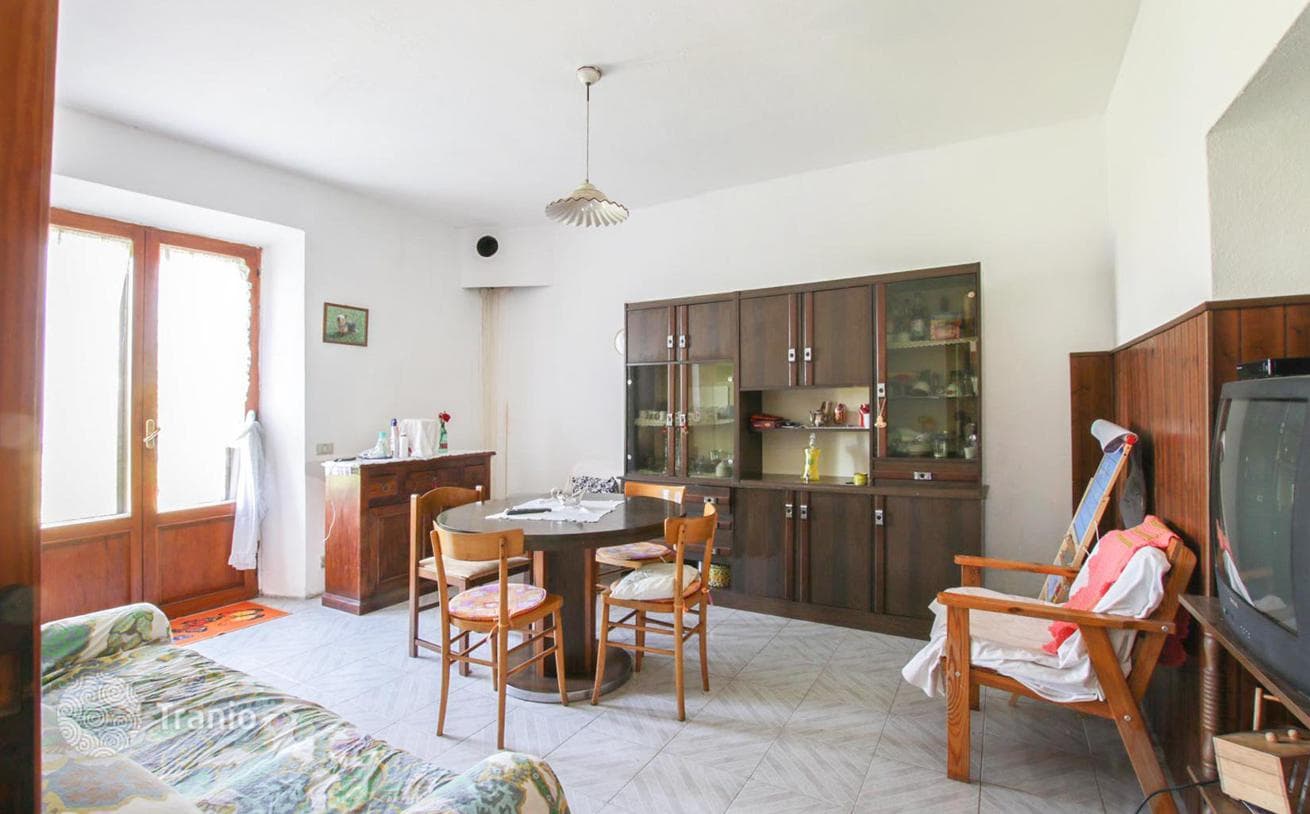 Farmhouse with Olive Grove in Camigliano, Italy, photo 4