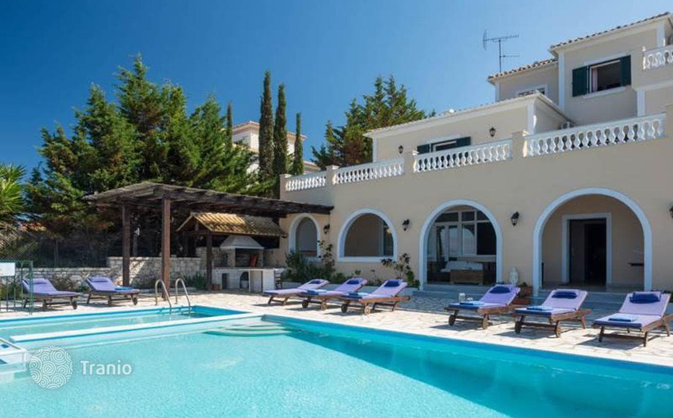 Beachfront Villa with Private Sea Access in Kassiopeia, Corfu, photo 5