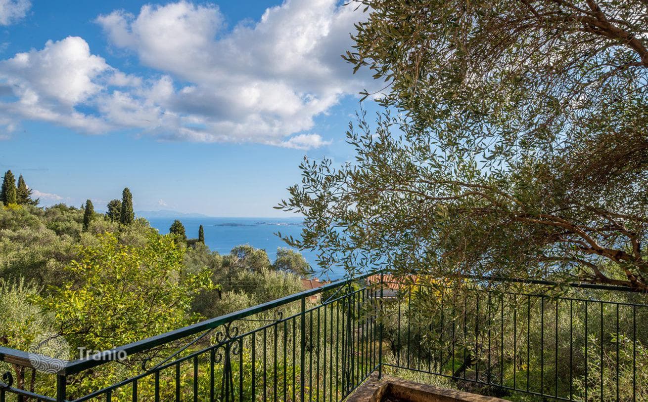 2-Bedroom Villa with Sea and Mountain Views in Spartilás, Corfu, photo 3
