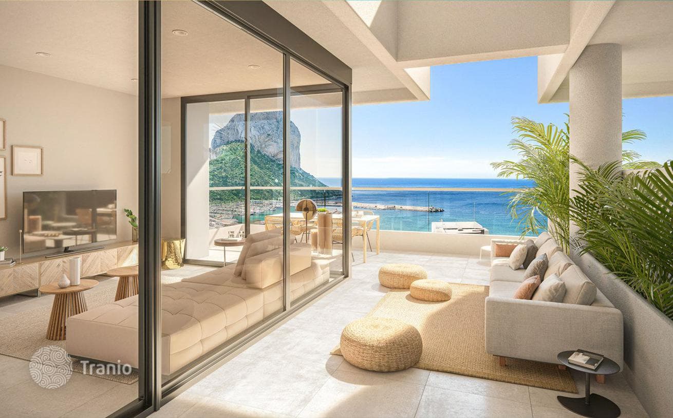 2-Bedroom Apartment with Sea and Lake Views in Calpe
