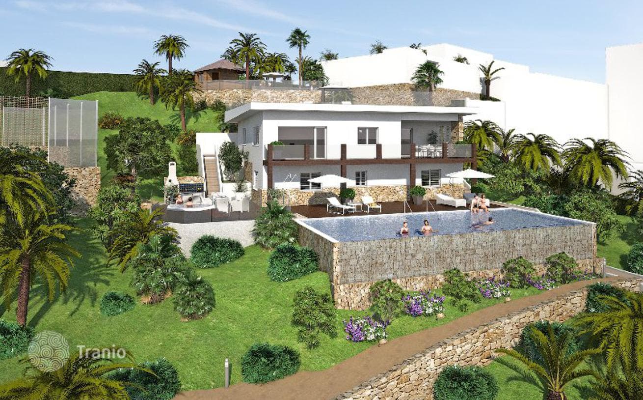 3-Bedroom Villa with Private Pool and Garden in Torrevieja