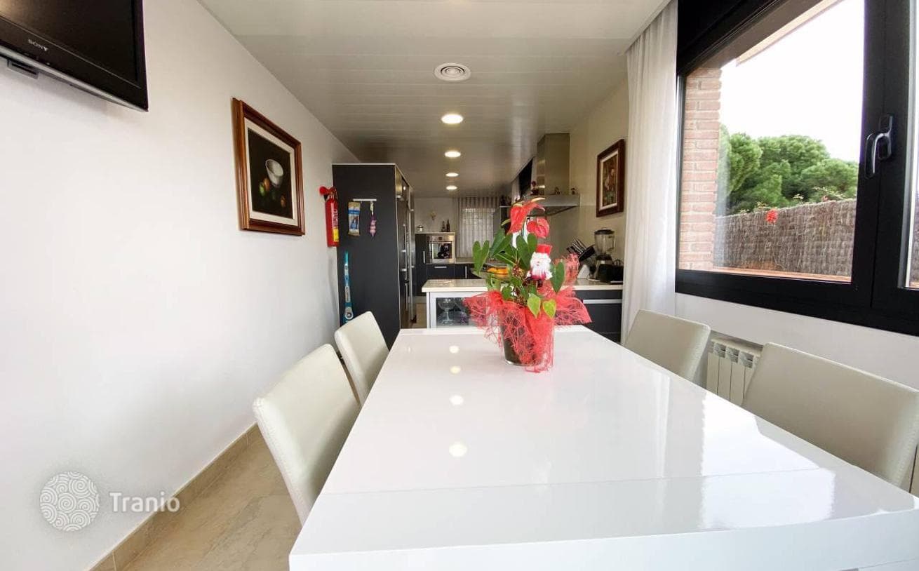 5-Bedroom House with Private Pool in Caldes d'Estrac, Barcelona, photo 3