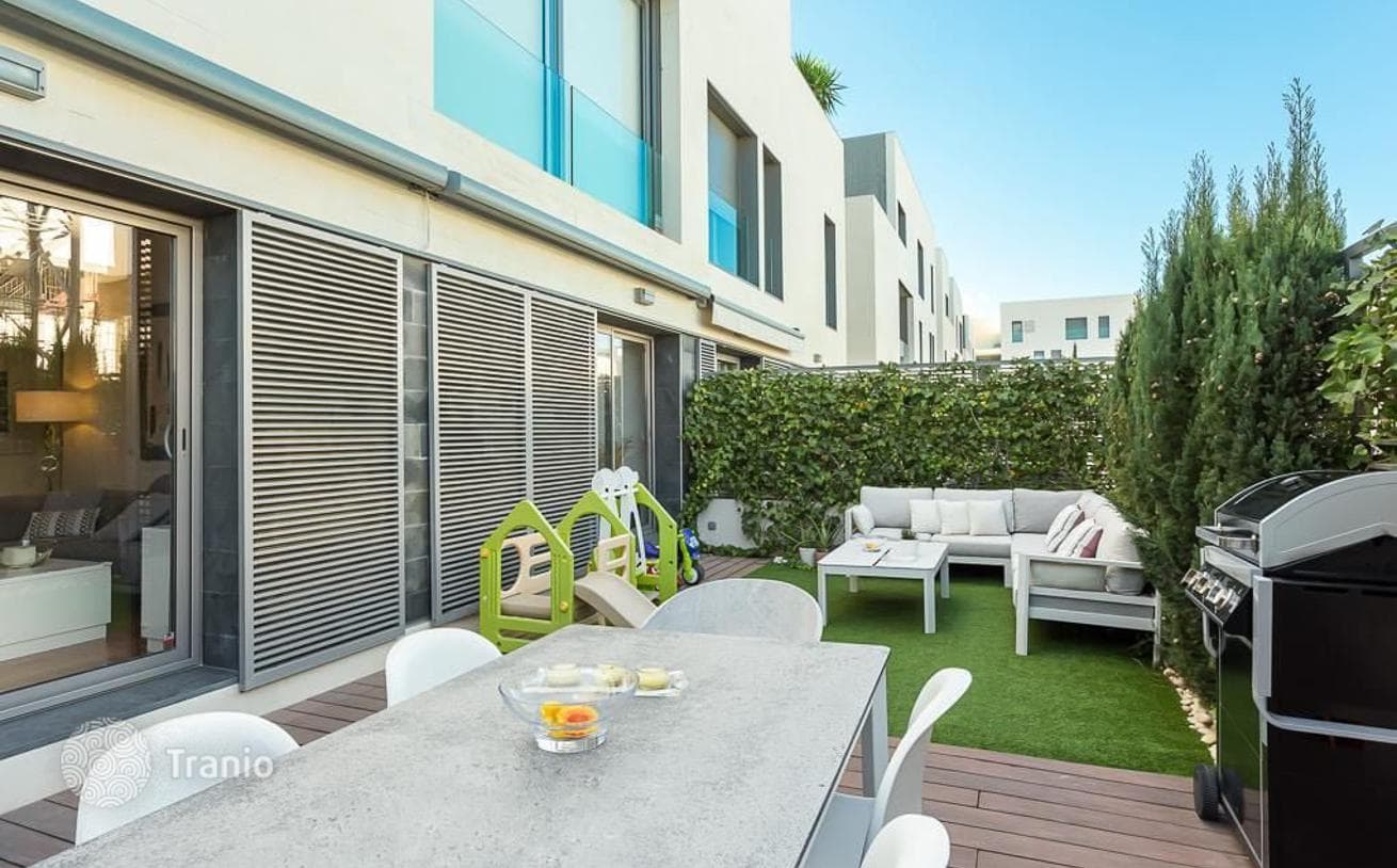 4-Bedroom Duplex Apartment with Shared Pool in Son Rapinya, Palma de Mallorca