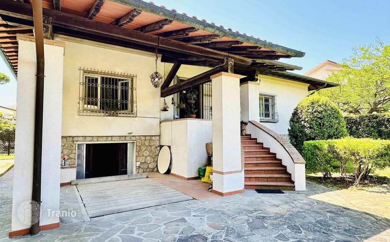 4-Bedroom Villa in Pietrasanta, Italy