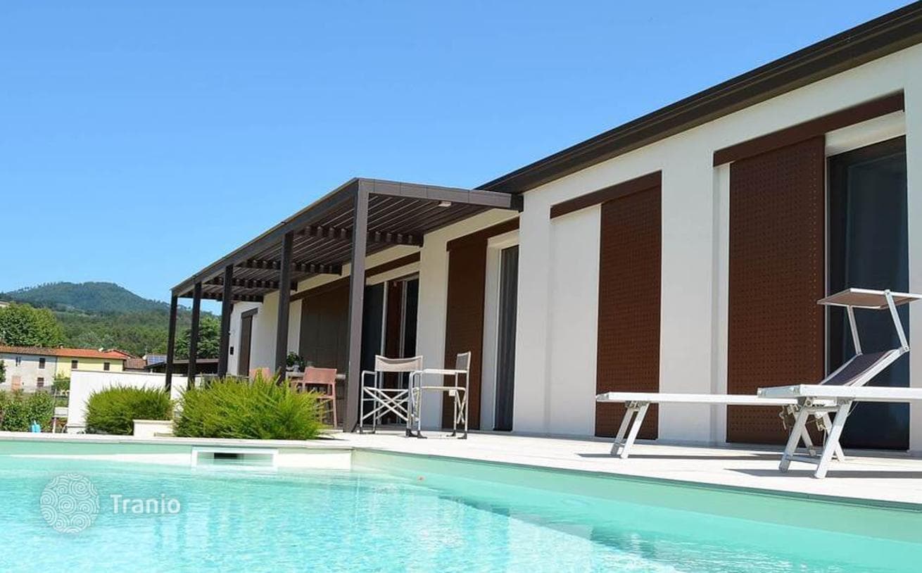 2-Bedroom Villa in Lucca, photo 2
