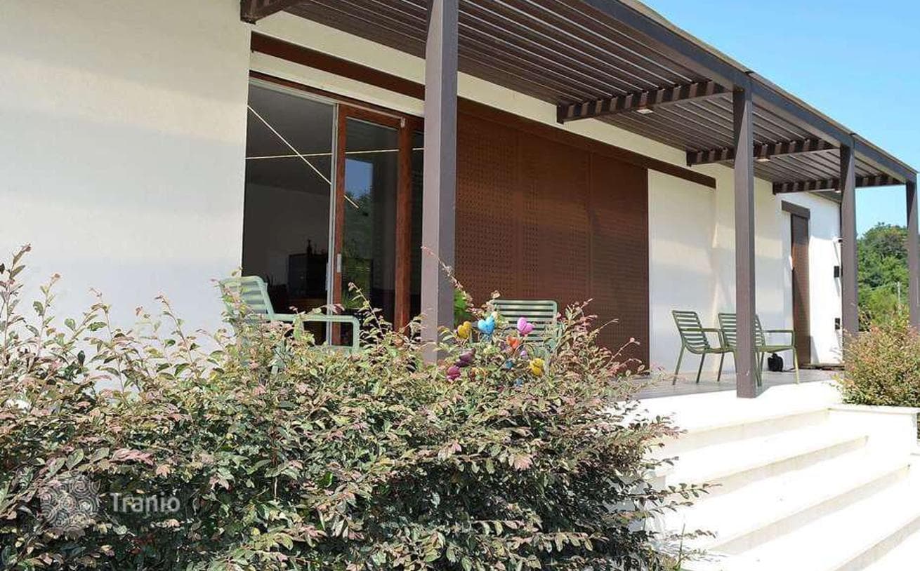 2-Bedroom Villa in Lucca, photo 3