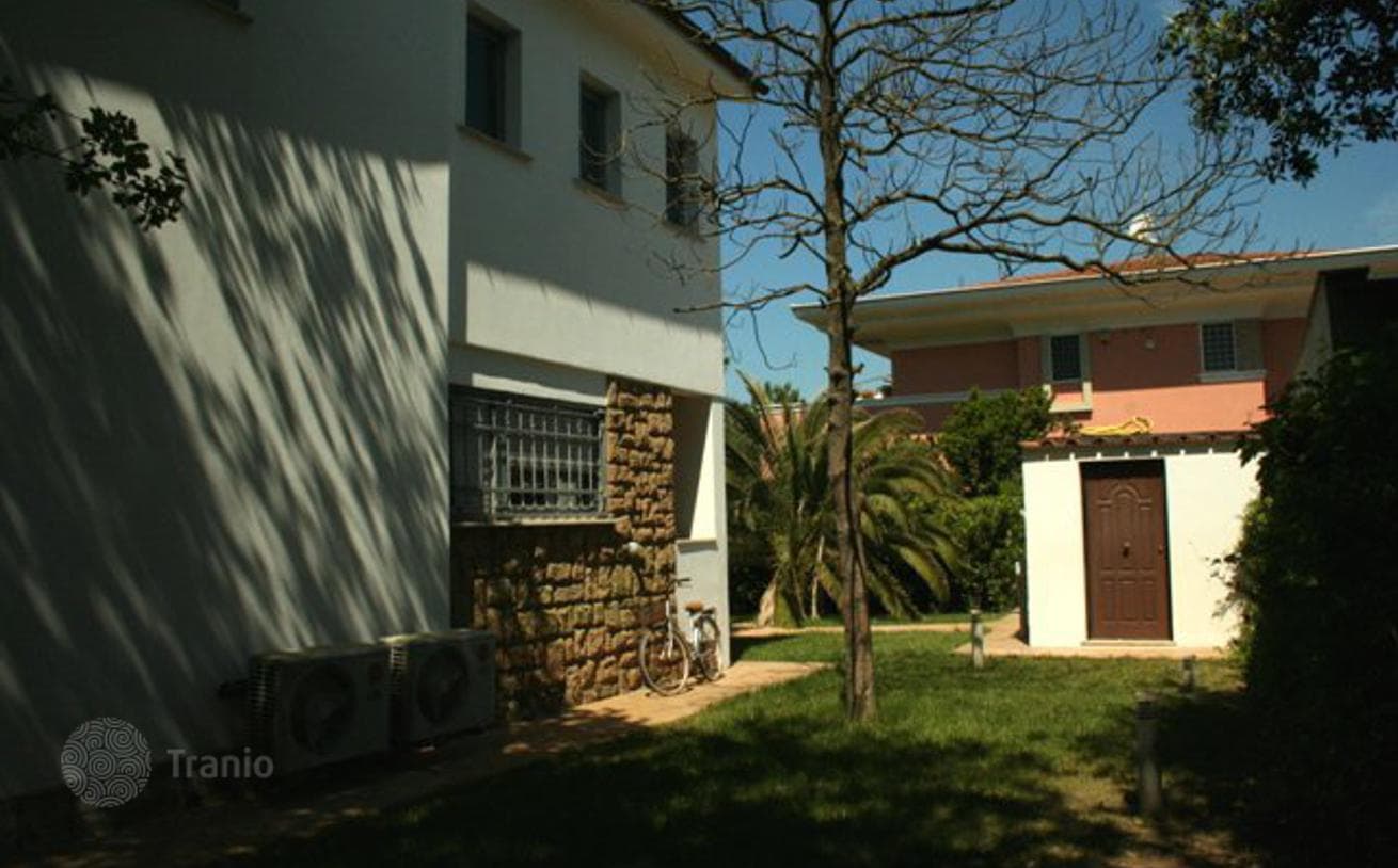 2-Bedroom Beachfront Villa in Anzio, Lazio, photo 3