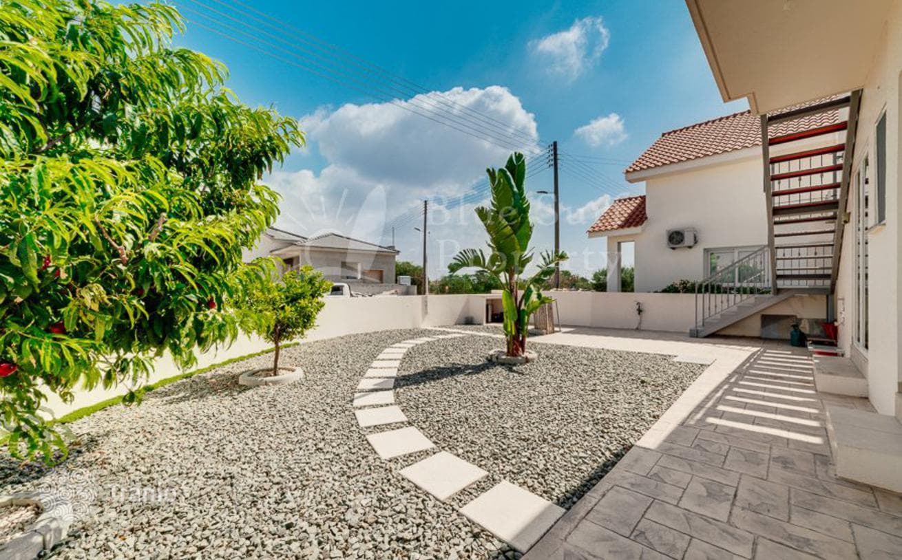 3-Bedroom Townhouse with Roof Terrace in Xylofagou