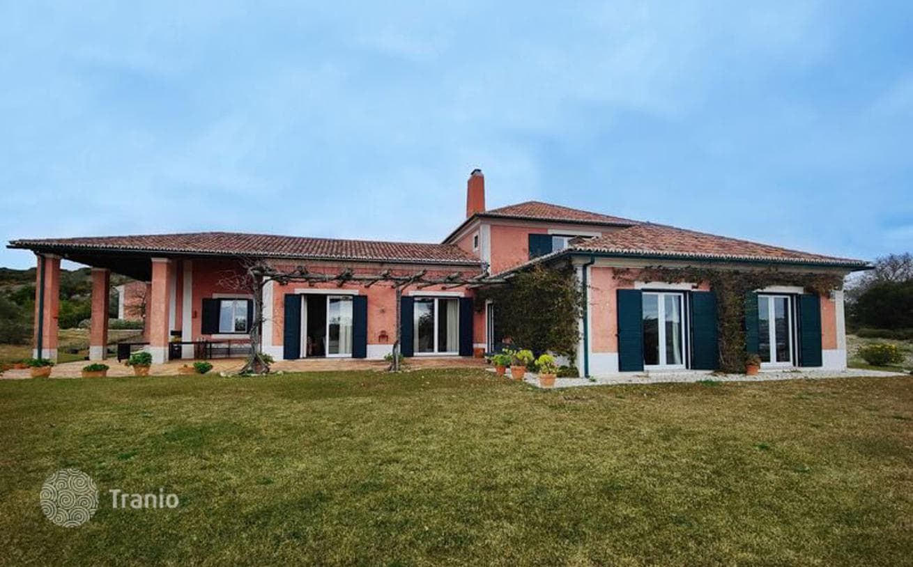 6-Bedroom Villa with Land Plot in Lisbon, photo 2