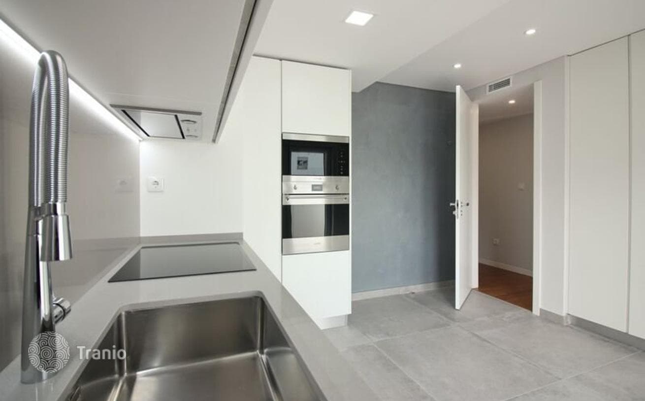 3-Bedroom Apartment with Balconies in Cascais