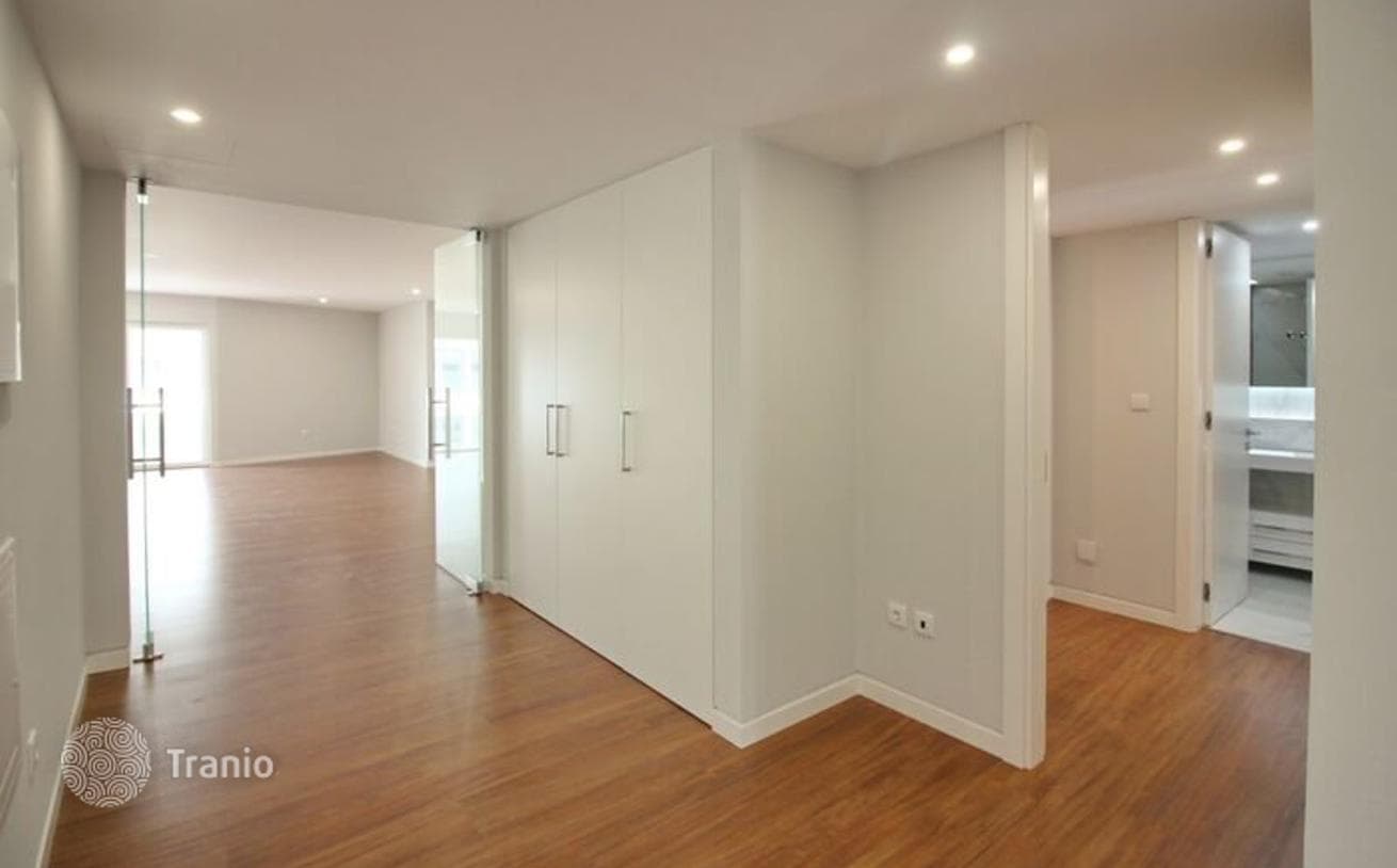 3-Bedroom Apartment with Balconies in Cascais, photo 3