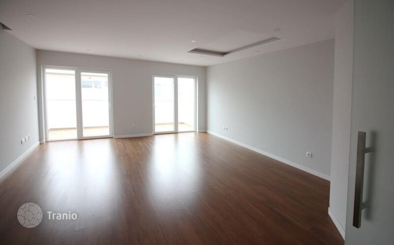 3-Bedroom Apartment with Balconies in Cascais, photo 4