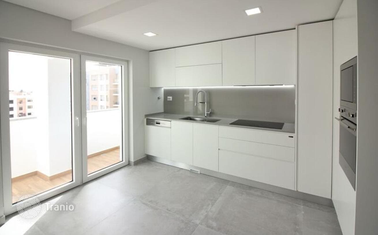 3-Bedroom Apartment with Balconies in Cascais, photo 5