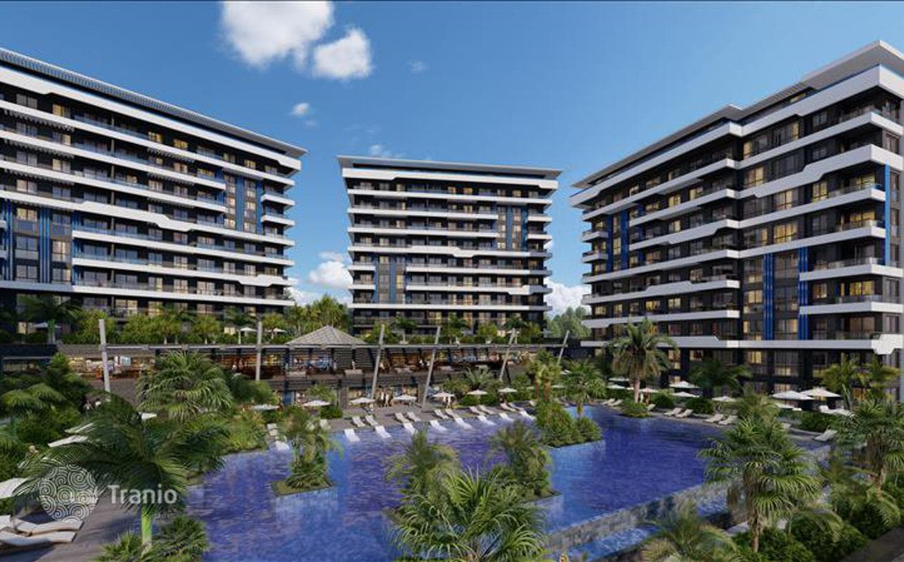 New Residential Complex with Pools, Water Park and Beach in Alanya