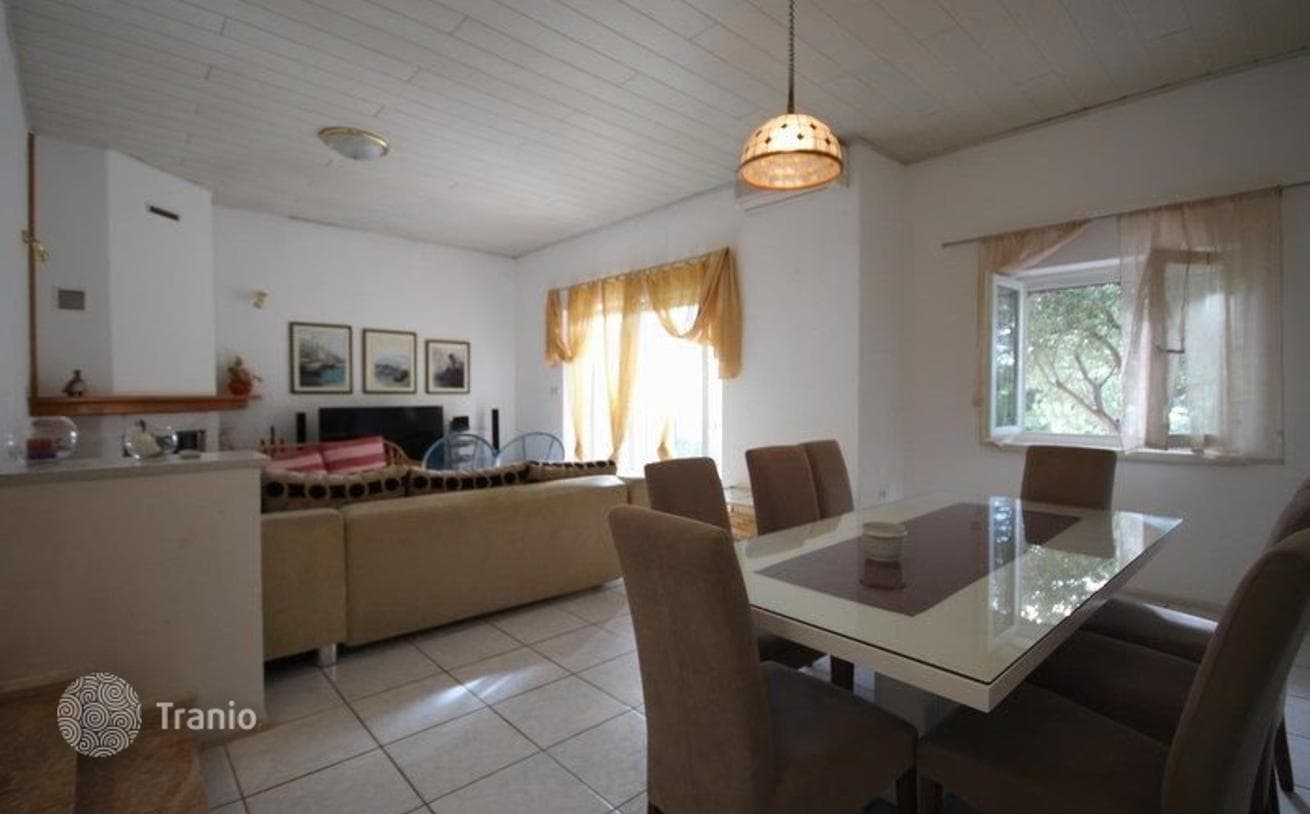 4-Bedroom House 400 m² in Omis, Dalmatia, photo 2