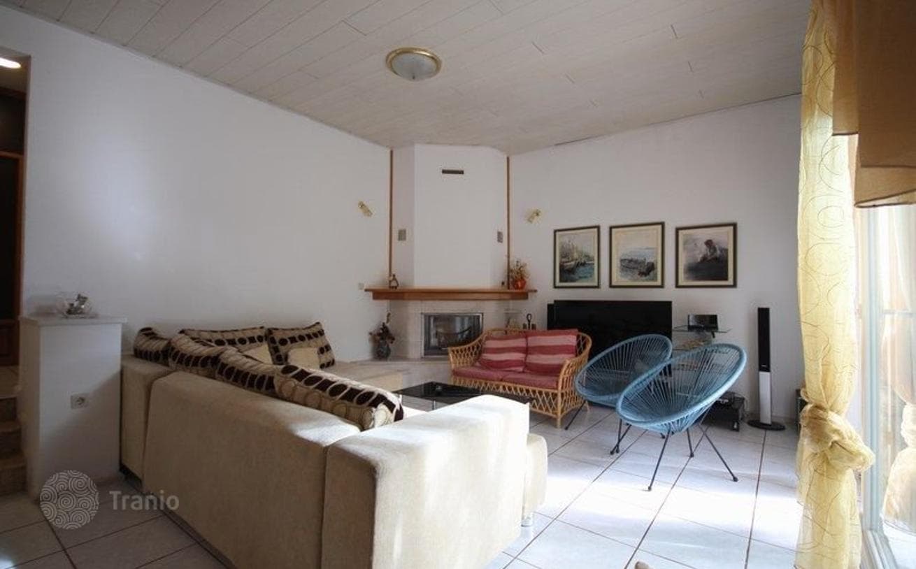 4-Bedroom House 400 m² in Omis, Dalmatia, photo 3