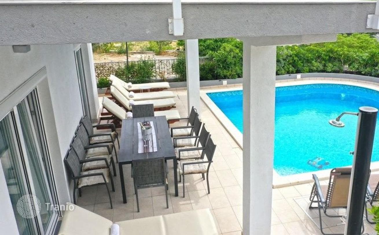 6-Bedroom House in Lokva Rogoznica