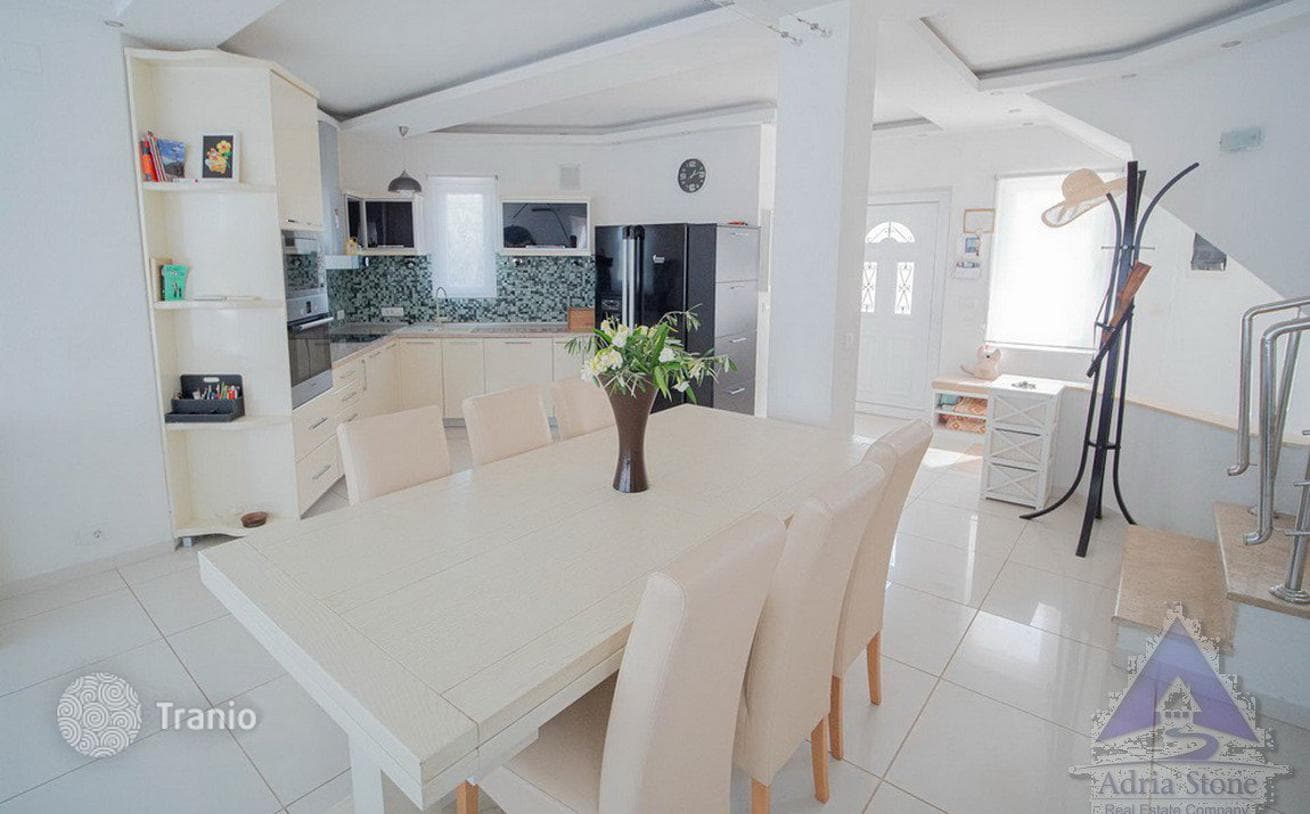 7-Bedroom Villa with Shared Pool in Gosici, Budva, photo 3