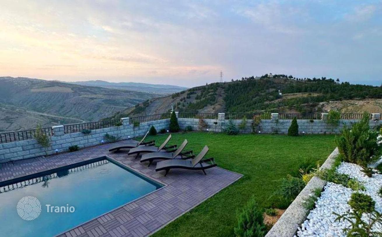 4-Bedroom House 450 m² in Tbilisi, photo 2