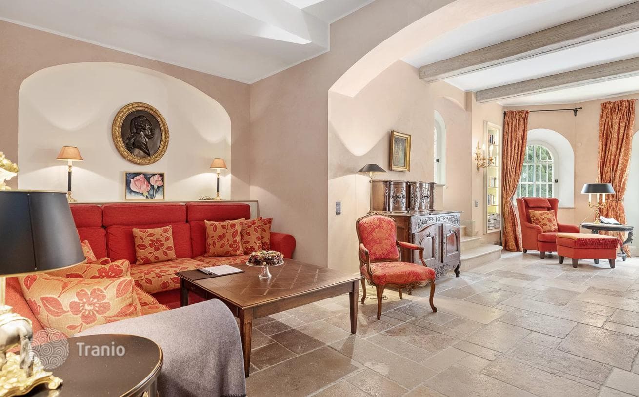 6-Bedroom Villa with Pool and Sea Views in Grasse, photo 2