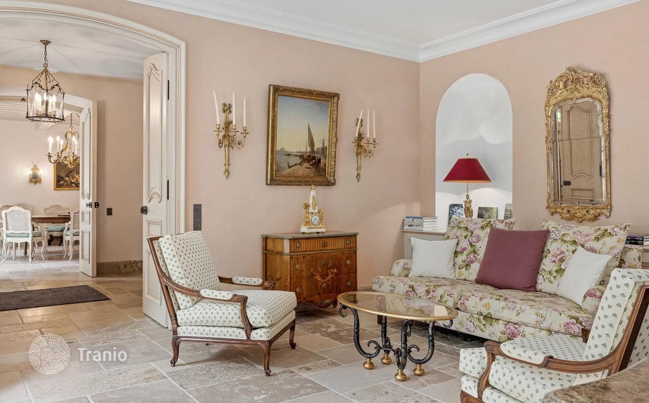 6-Bedroom Villa with Pool and Sea Views in Grasse, photo 3