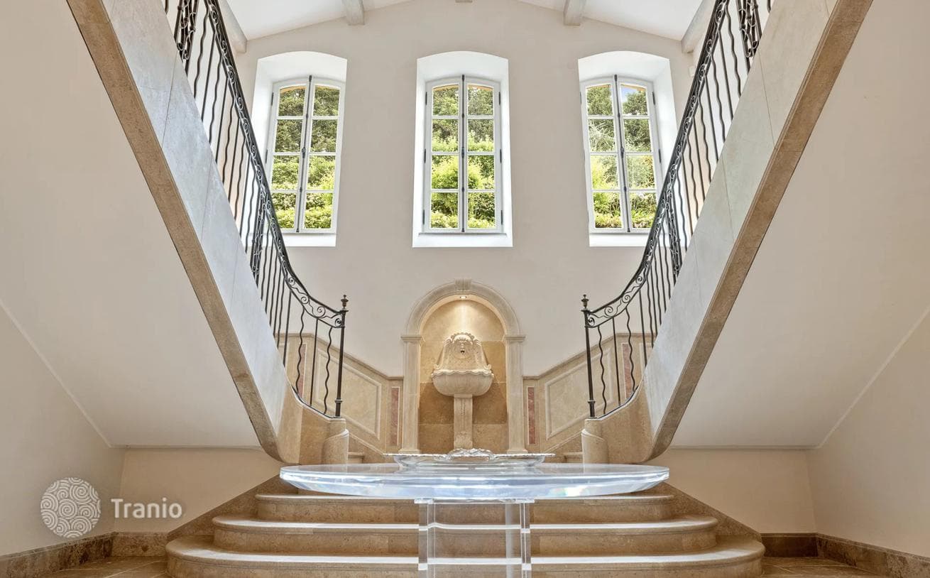 6-Bedroom Villa with Pool and Sea Views in Grasse, photo 5