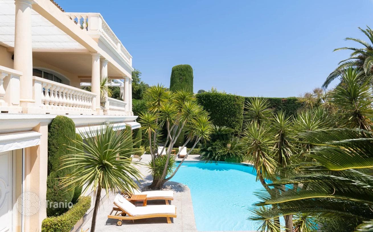 5-Bedroom Luxury Villa with Private Beach Access in Ramatuelle, photo 3