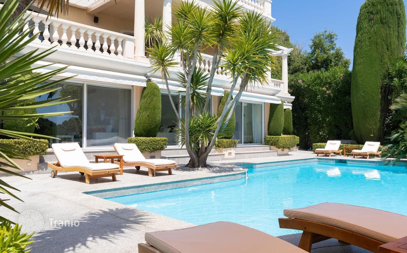 5-Bedroom Luxury Villa with Private Beach Access in Ramatuelle, photo 5