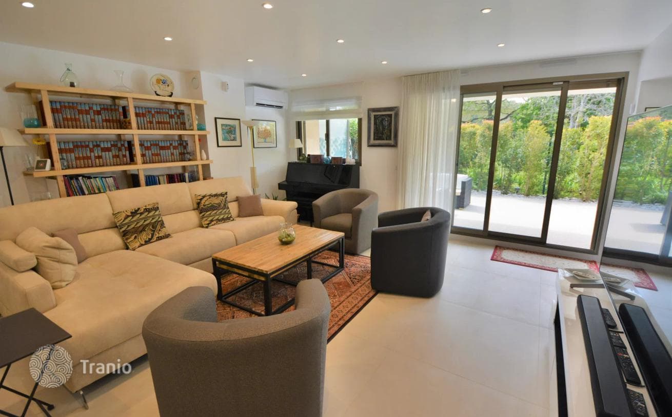3-Bedroom Apartment with Garden in Antibes, Antibes, photo 4