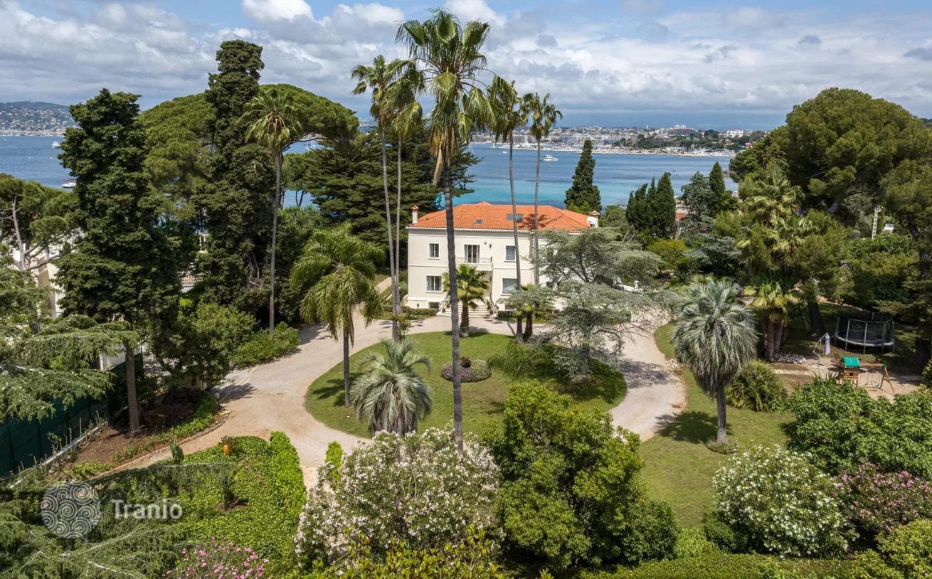 11-Room Villa with Sea View in Cap-d'Ail, photo 3