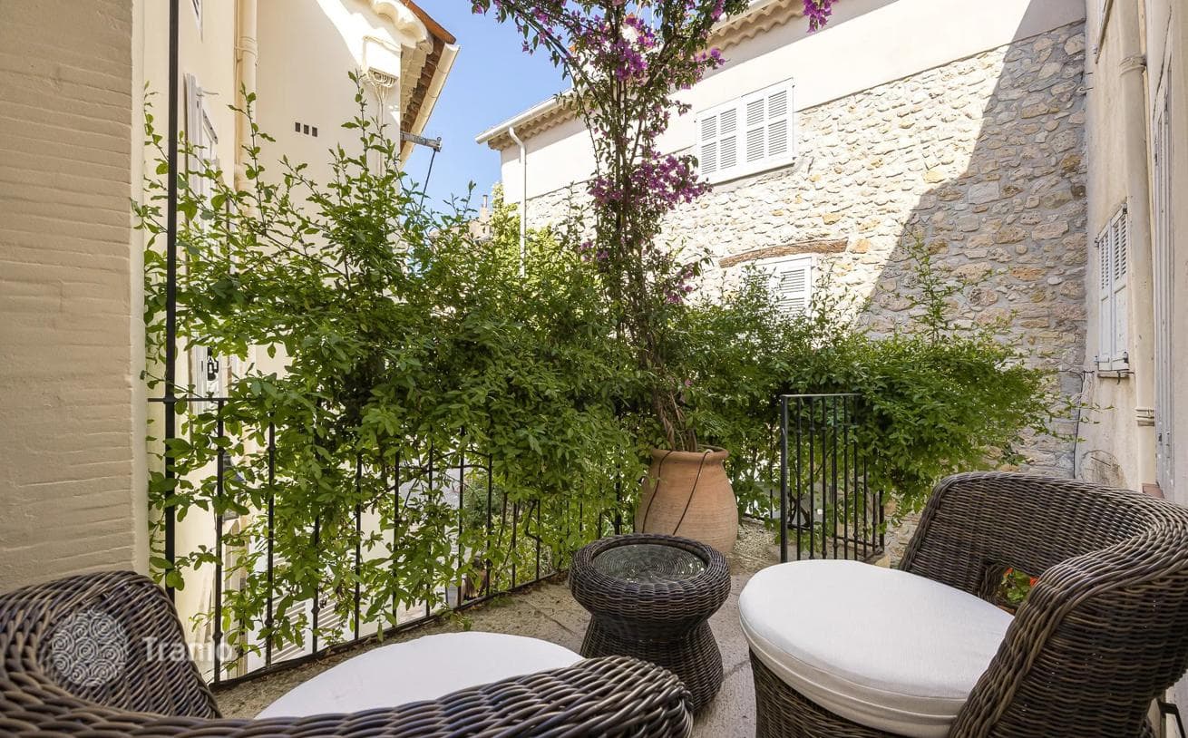 5-Bedroom Townhouse in Mougins, photo 2