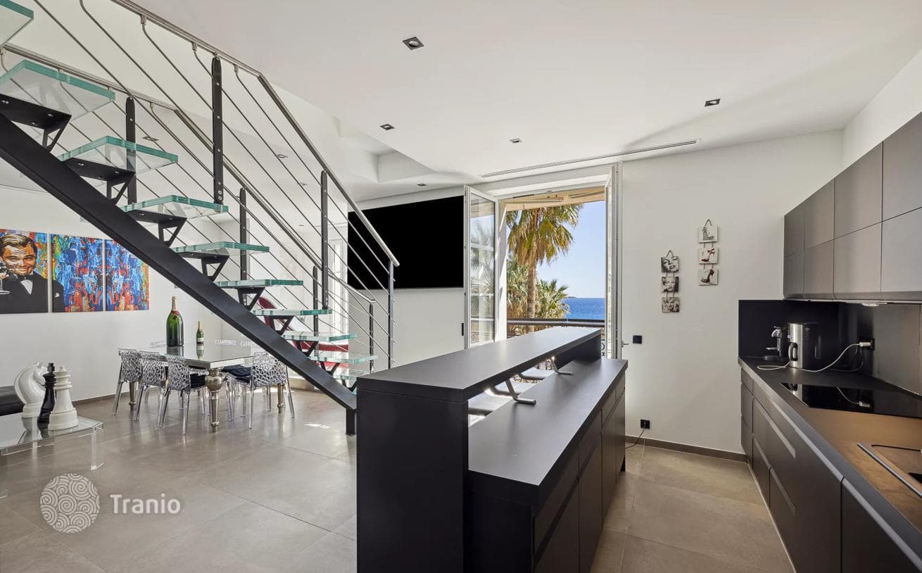4-Bedroom Penthouse with Roof Terrace in Cannes, photo 2